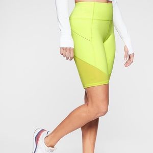 NWT Athleta Contender 9” Short Size Small